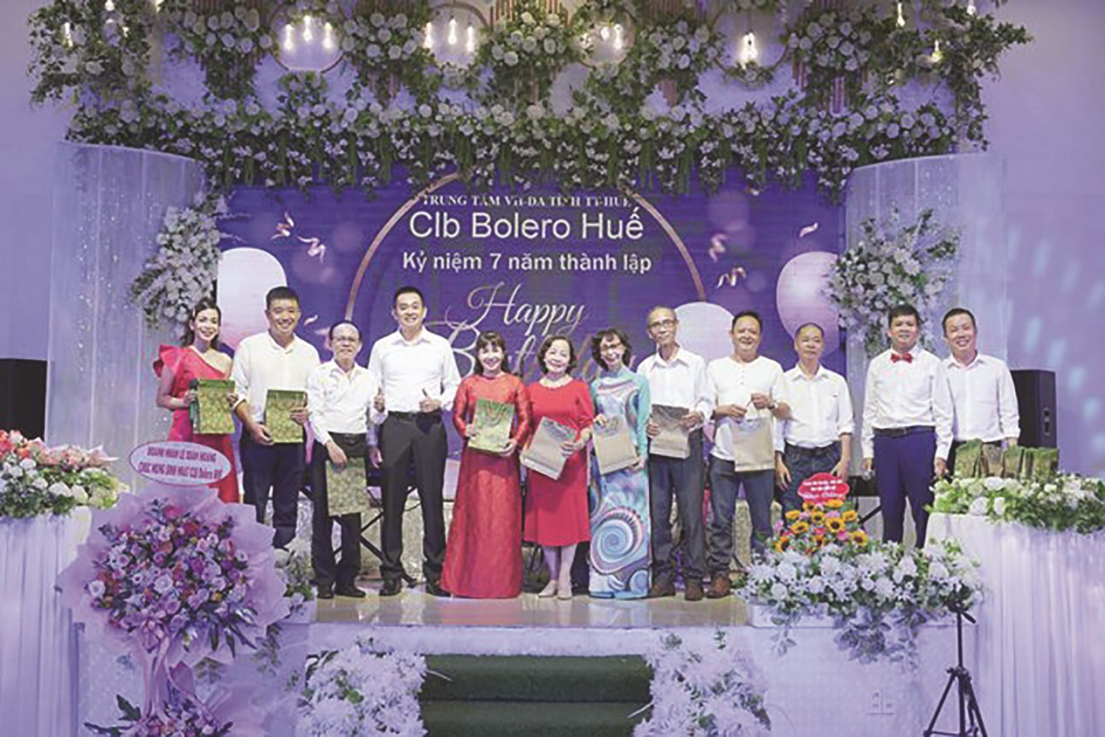 Được thành lập vào năm 2016, Câu lạc bộ Bolero Huế thuộc Trung tâm Văn hóa - Điện ảnh tỉnh Thừa Thiên Huế đã, đang ngày càng khẳng định được vị trí của mình trong lòng công chúng, đặc biệt là những người yêu dòng nhạc Bolero. Ngày 20/8/2023 vừa qua, Câu lạc bộ đã tiến hành tổ chức kỷ niệm 7 năm thành lập với sự tham gia của gần 100 hội viên và khách mời.
