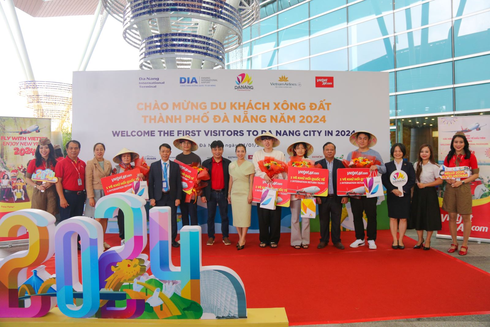 Đà Nẵng chào đón hơn 2.000 du khách nội địa và quốc tế dịp năm mới 2024